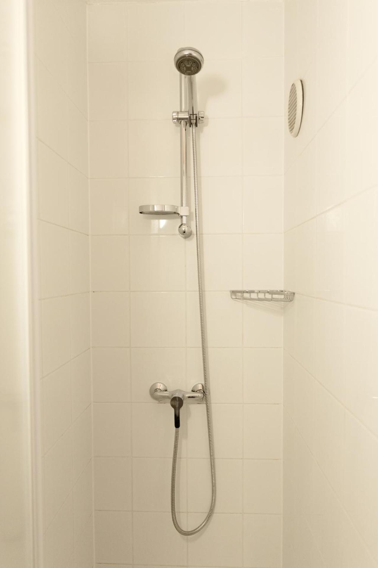 Cote Lac Hostel Evian エクステリア 写真