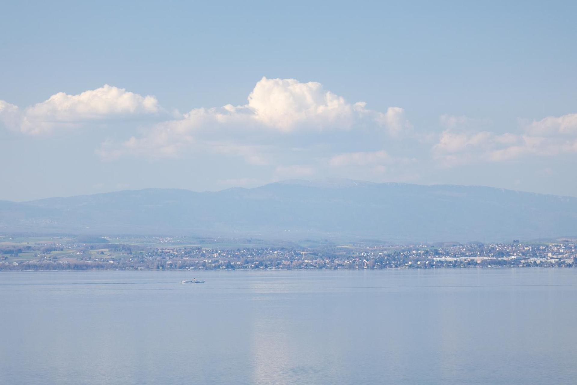 Cote Lac Hostel Evian エクステリア 写真