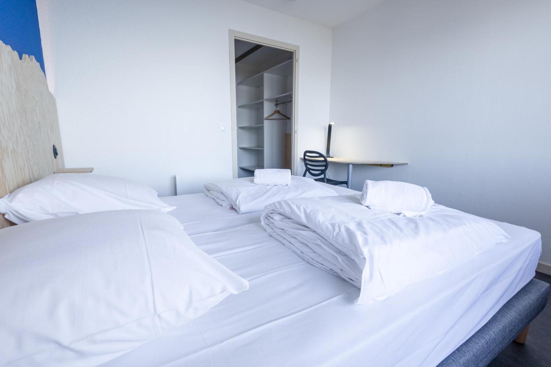 Cote Lac Hostel Evian エクステリア 写真