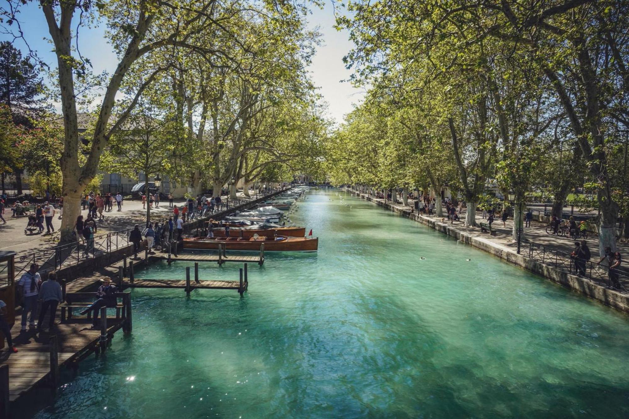 Cote Lac Hostel Evian エクステリア 写真