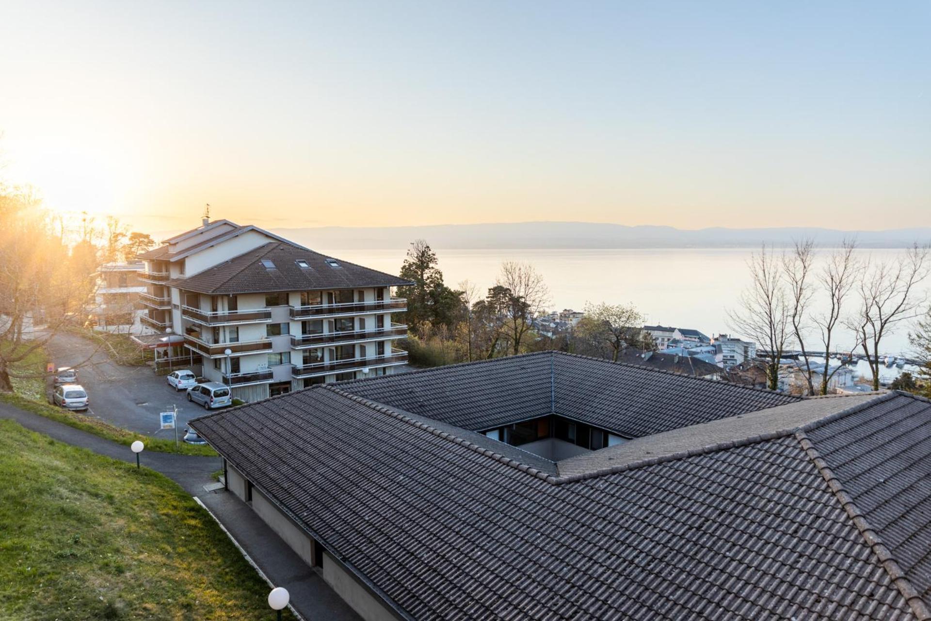 Cote Lac Hostel Evian エクステリア 写真
