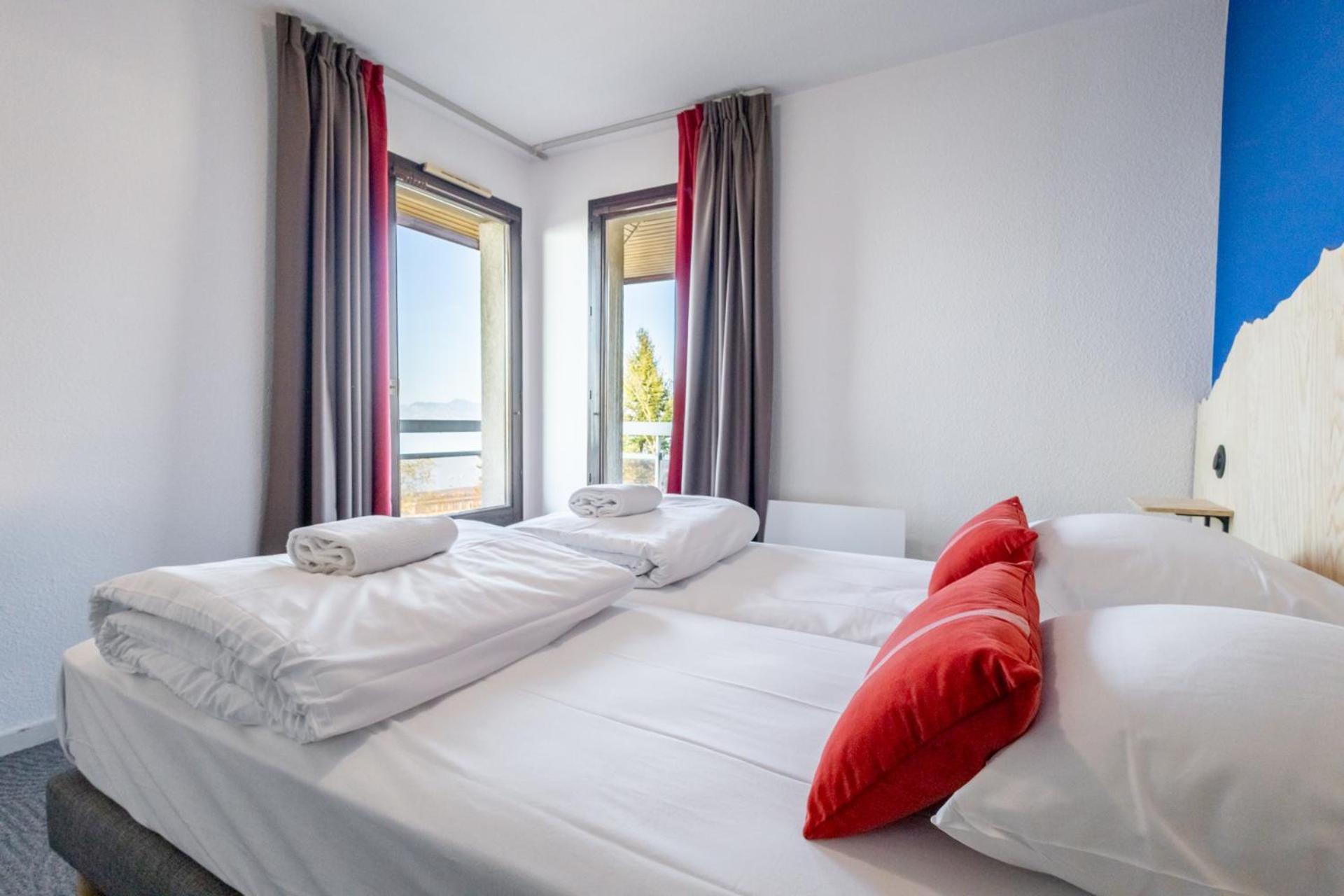 Cote Lac Hostel Evian エクステリア 写真