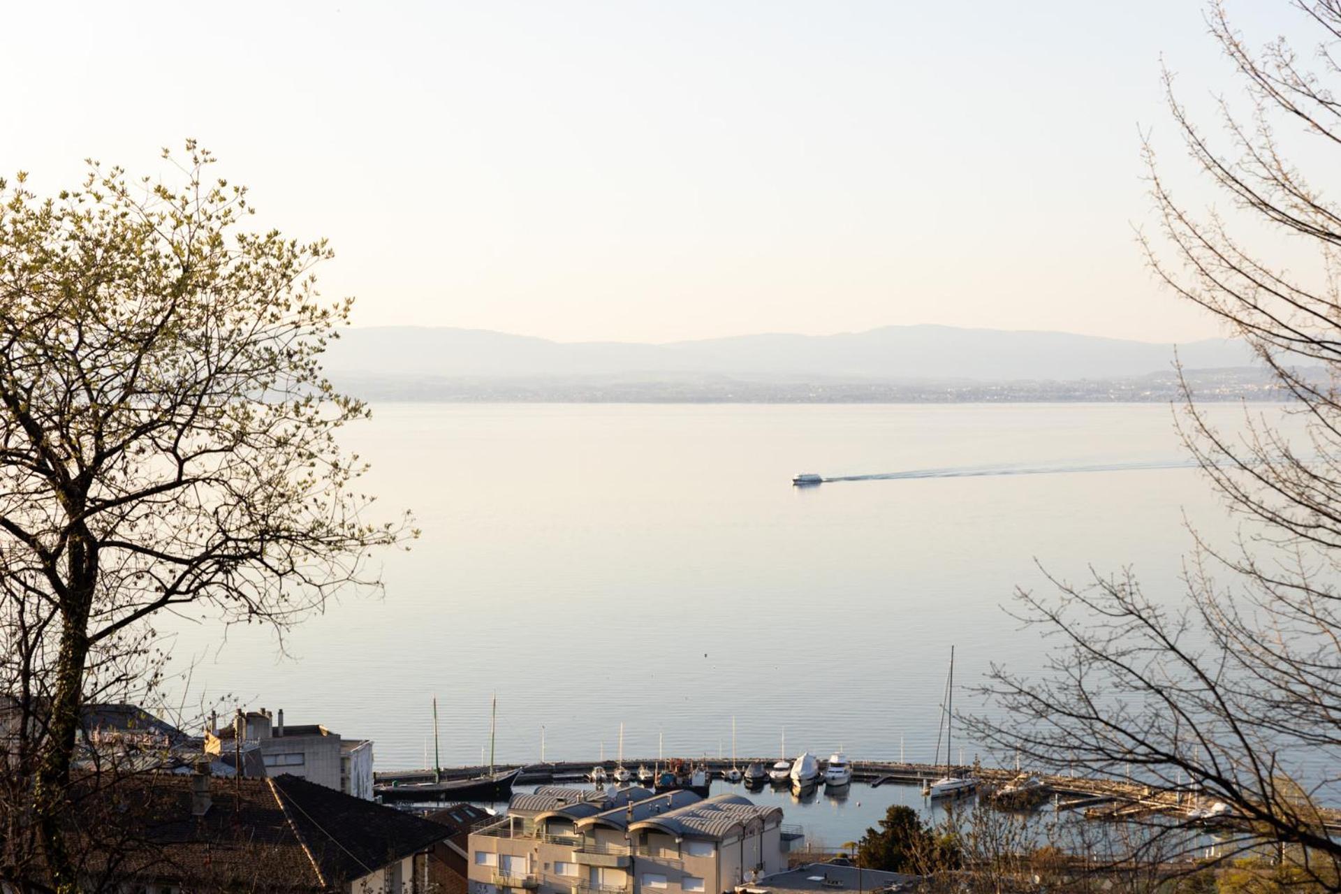 Cote Lac Hostel Evian エクステリア 写真