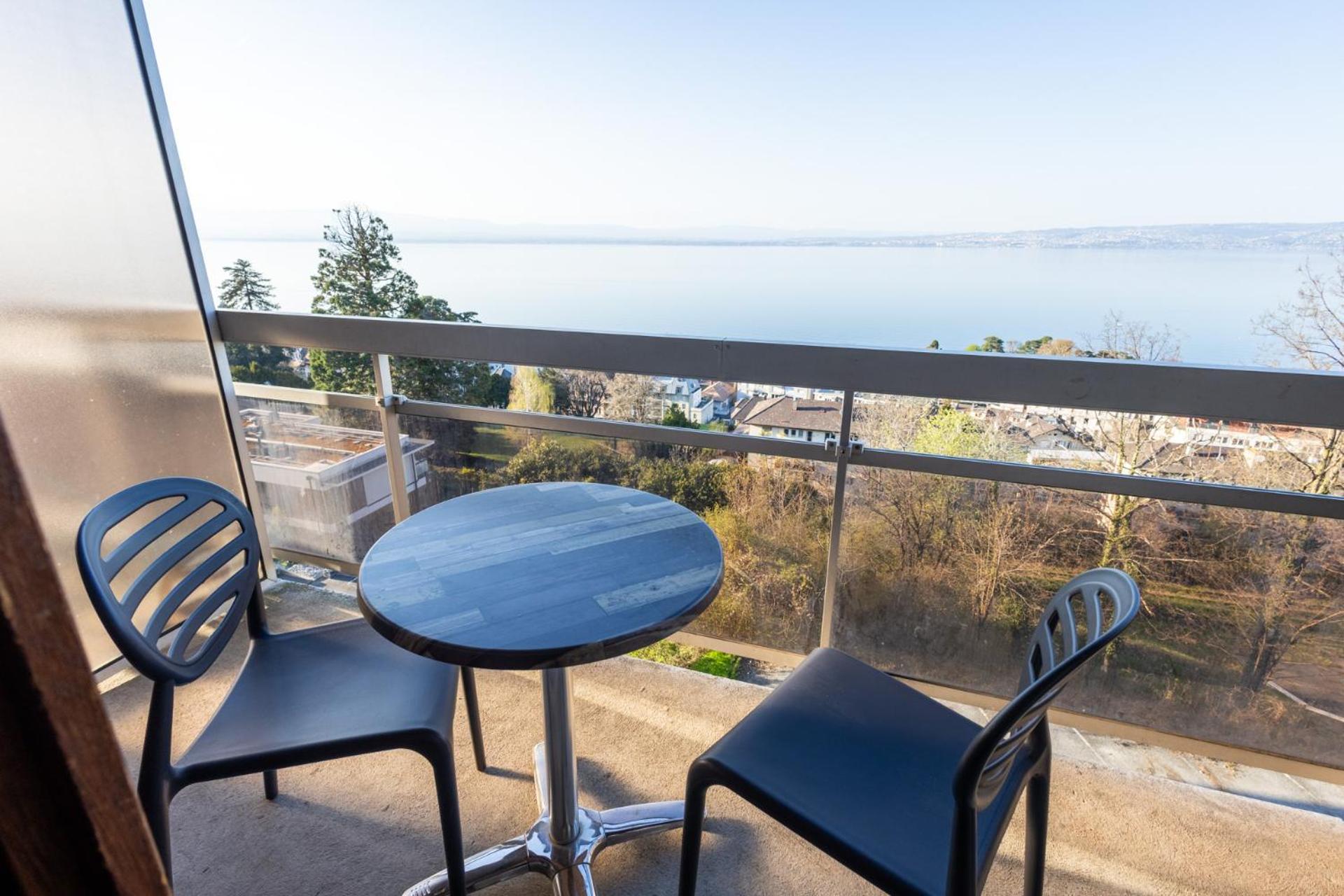 Cote Lac Hostel Evian エクステリア 写真