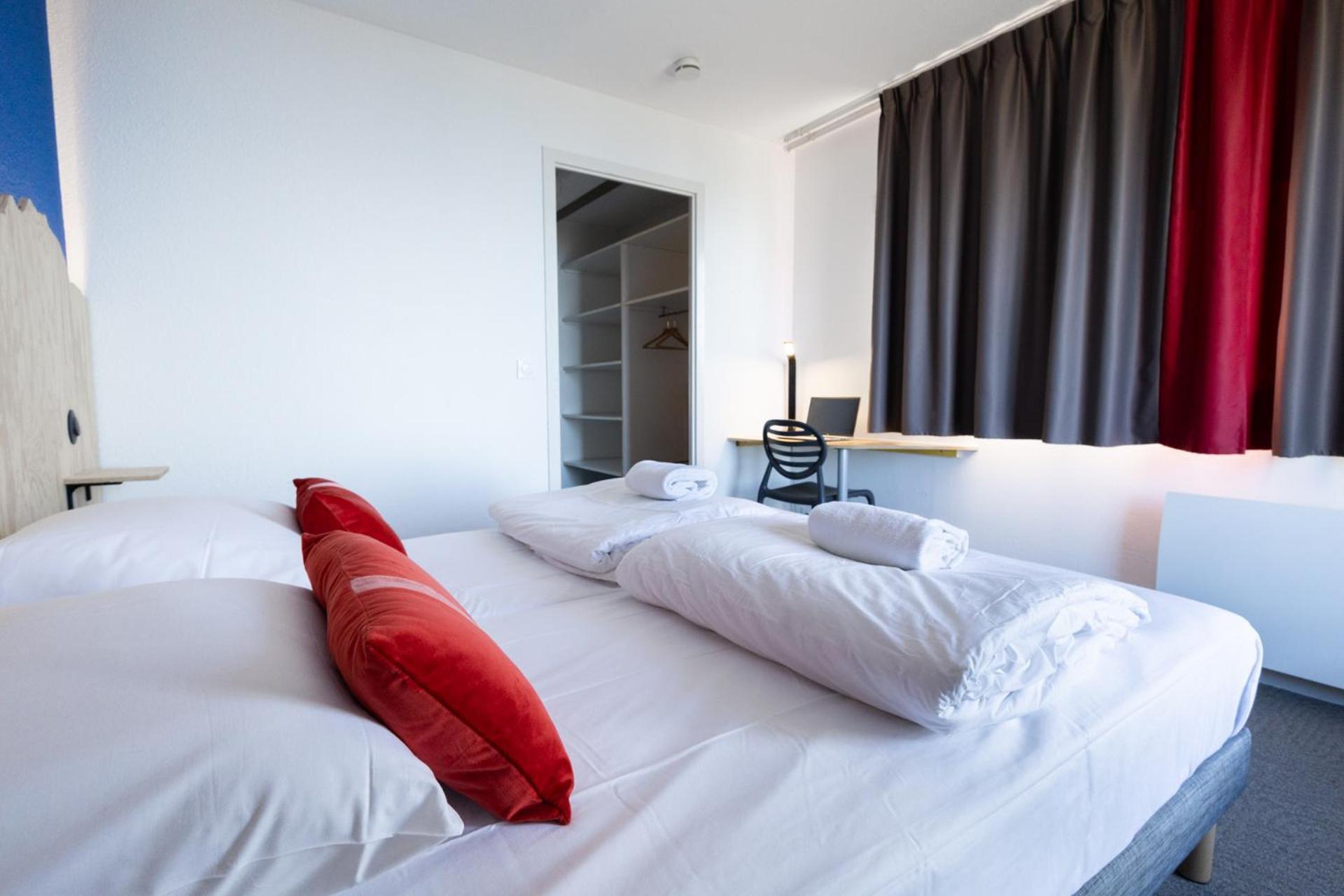 Cote Lac Hostel Evian エクステリア 写真