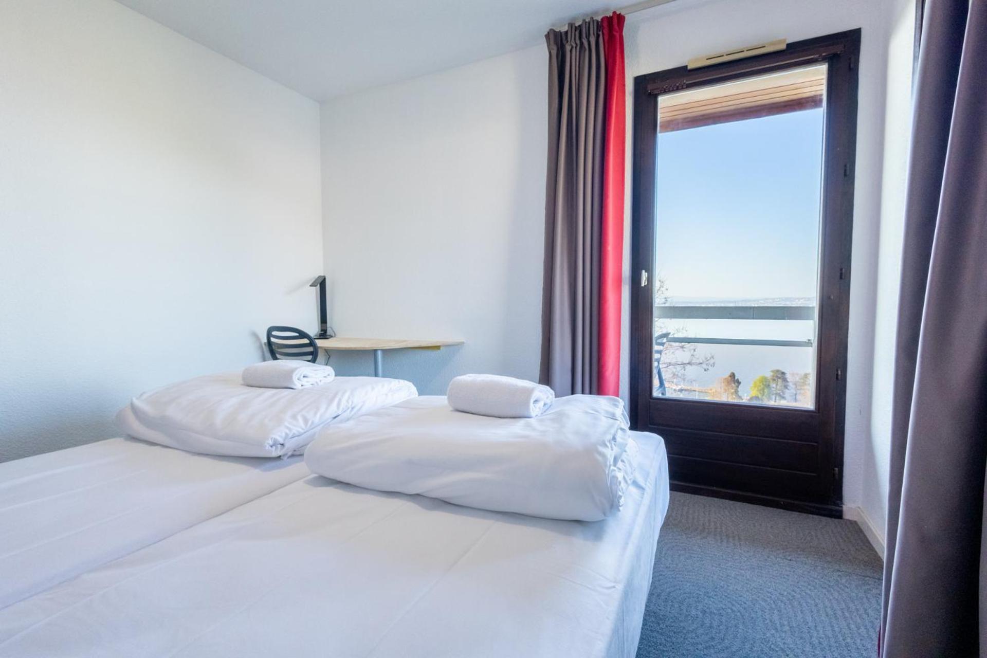 Cote Lac Hostel Evian エクステリア 写真