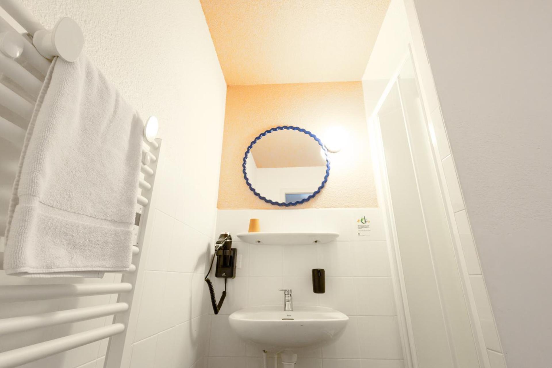 Cote Lac Hostel Evian エクステリア 写真
