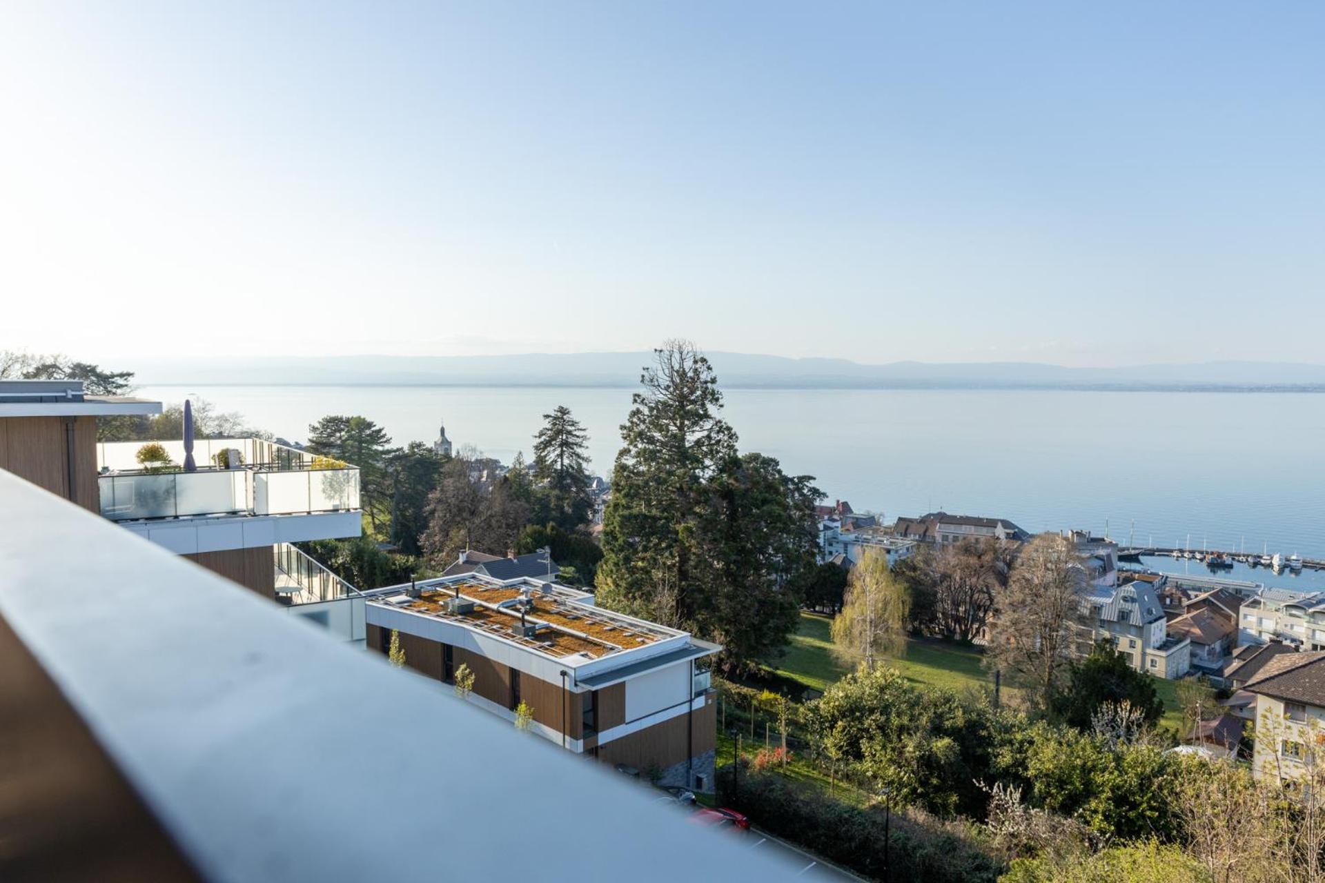 Cote Lac Hostel Evian エクステリア 写真