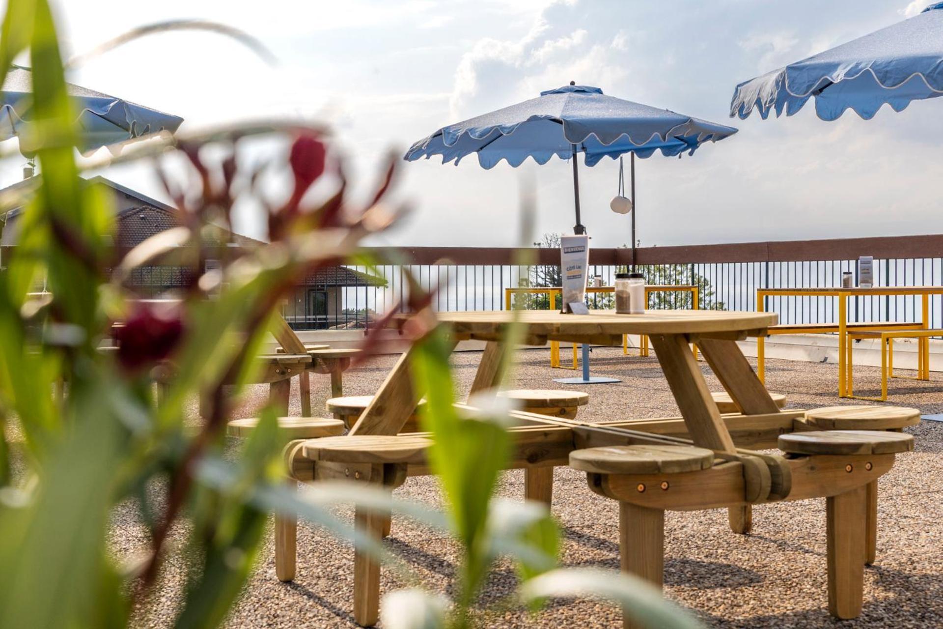 Cote Lac Hostel Evian エクステリア 写真